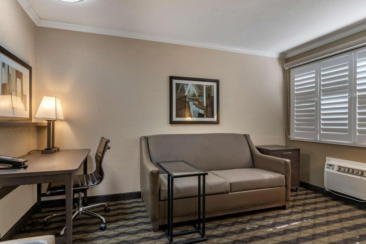Western Silicon Valley Hotel 3*