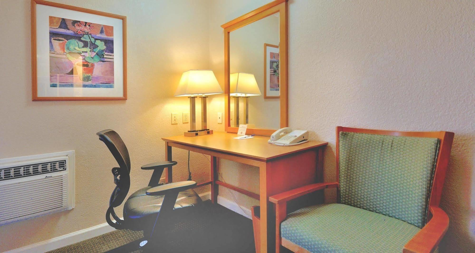 Western Silicon Valley Hotel 3*